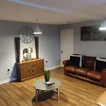 Quiet & Relaxing 2-Bedroom Apartment - Free Parking & Pets Welcome