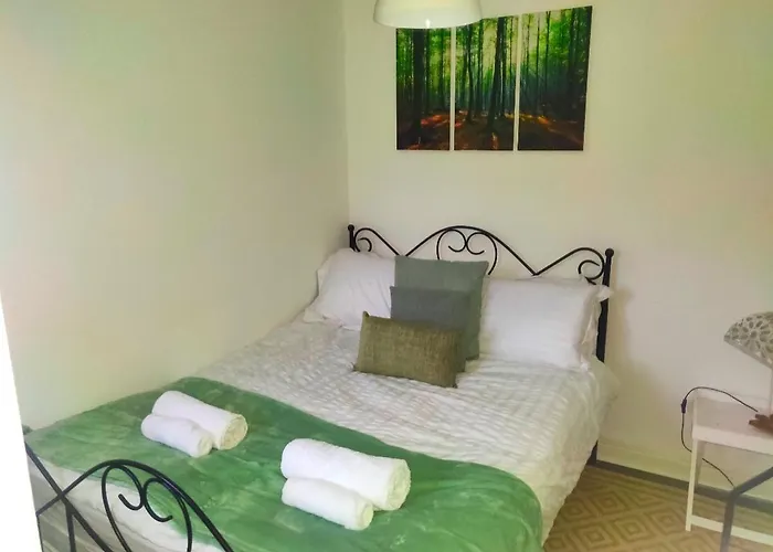 Quiet & Relaxing 2-Bedroom Apartment - Free Parking & Pets Welcome