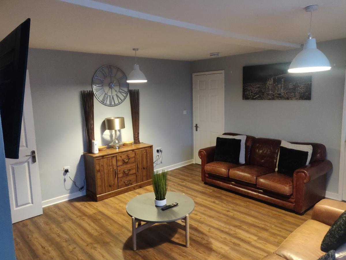Quiet & Relaxing 2-bedroom - Free Parking & Pets Welcome Apartment