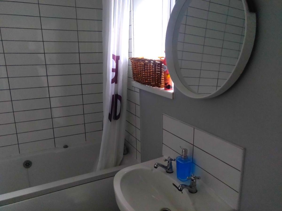 Quiet & Relaxing 2-bedroom - Free Parking & Pets Welcome Apartment *